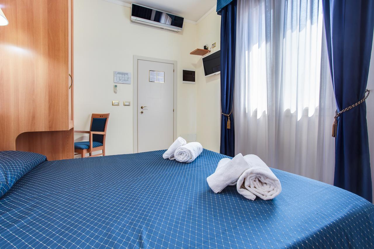 Hotel De La Ville Чезенатико Экстерьер фото